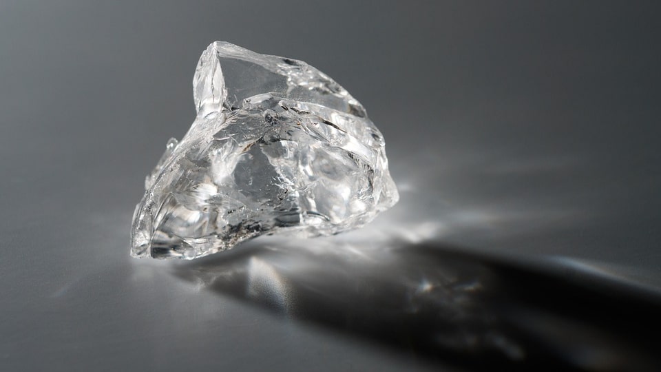 Piedra de diamante blanco